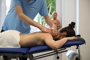 Entspannte Massage im Gesundheitszentrum Römerbad in Rottenburg